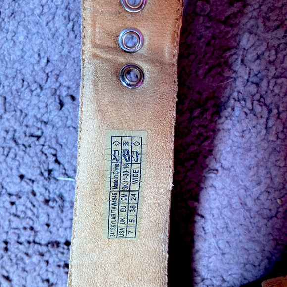 Women’s VIONIC tan gold flecked sandals size 7W or 7 Wide. - Picture 7 of 9